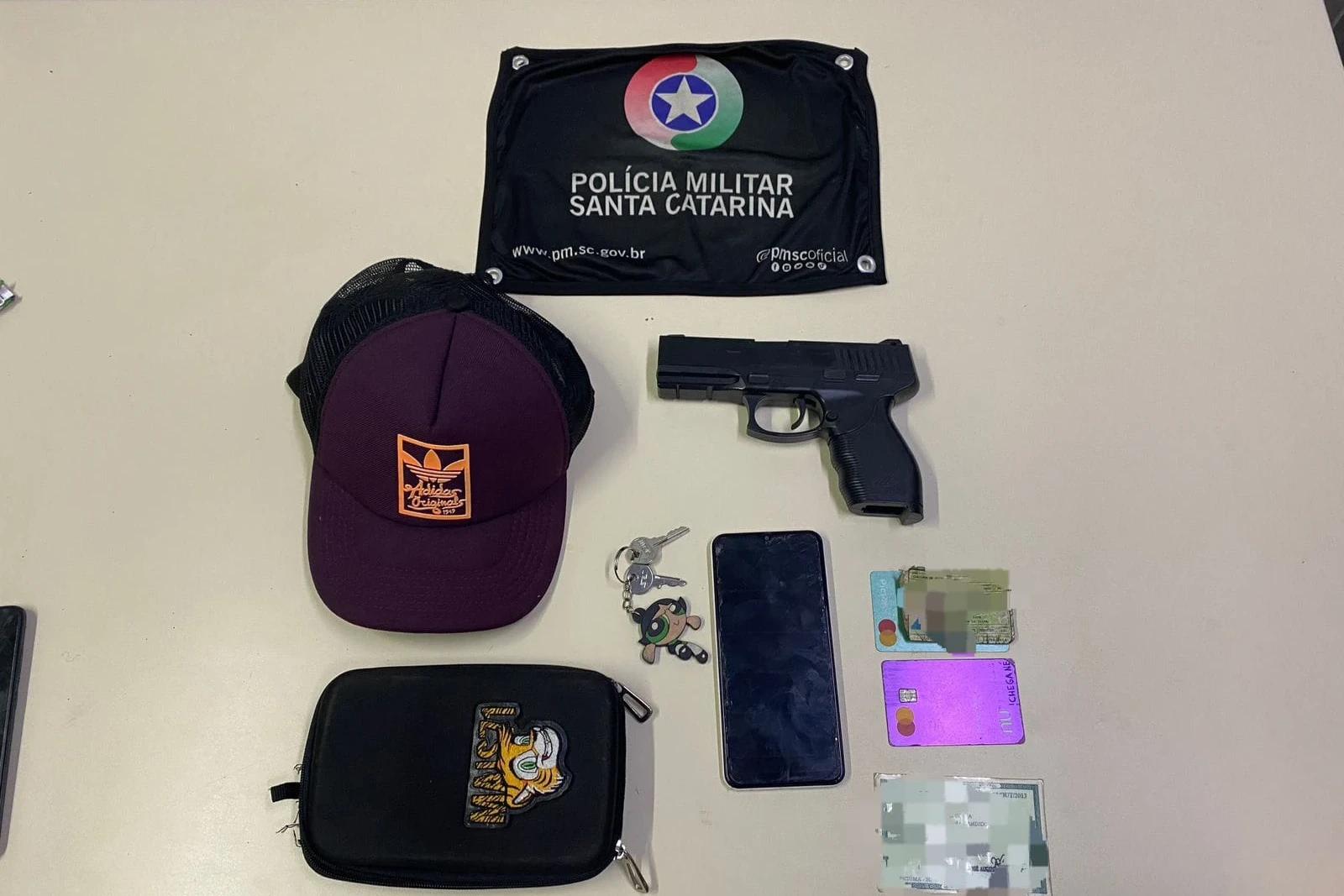 Ladrão é preso momentos depois de roubar celular e bolsa em Criciúma