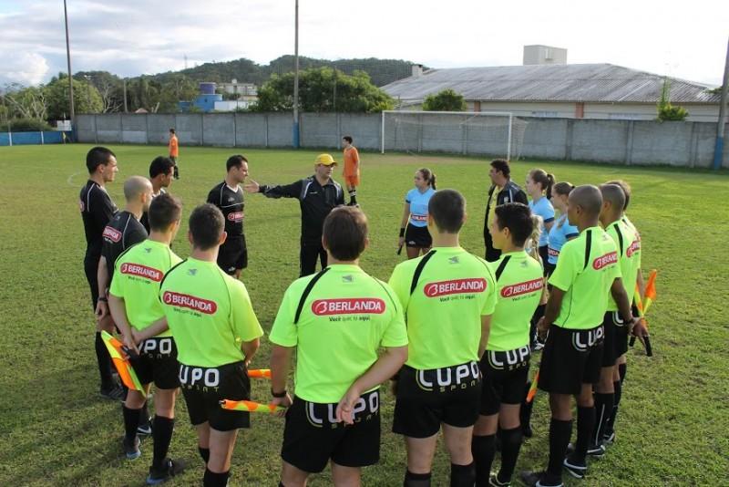 Inscrições abertas para curso de árbitros de futebol