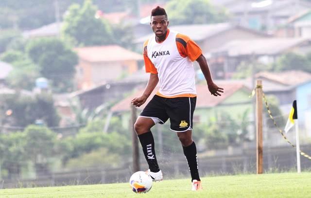 Com Perea na lista, Luizinho convoca 18 jogadores para enfrentar o Avaí