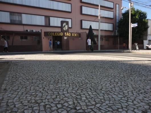 Neste domingo, ruas limpas, livres da sujeira dos santinhos