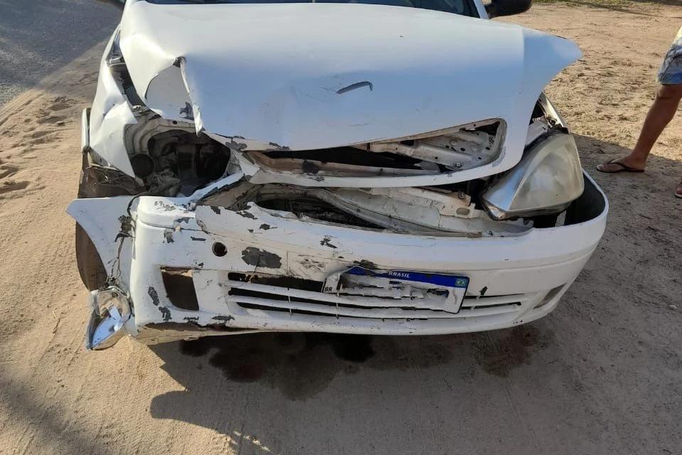 Colisão frontal deixa passageira ferida em Jaguaruna