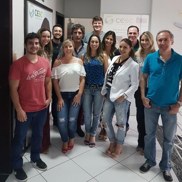 Sumidade em odontologia ministra curso em Criciúma