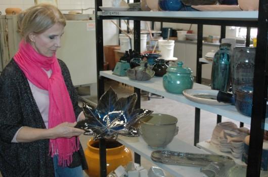 Shopping Della recebe exposição de cerâmica artística da Satc