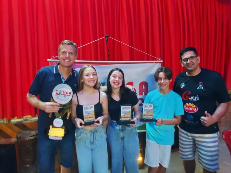 Vôlei de Forquilhinha recebe pela nova vez o 'Troféu Eficiência Feminino' 