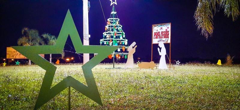 Empresas adotam rótulas com decorações de Natal em Forquilhinha