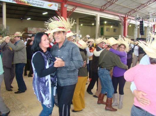 Tarde de dança na festa de Forquilhinha