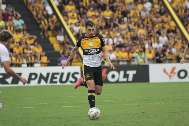 Claudinho prega respeito ao Brusque e garante: ‘não tem nada ganho’