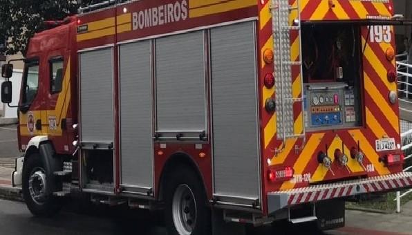 Residência é parcialmente destruída por incêndio em Siderópolis
