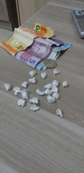 Polícia Civil apreende adolescente com 20 pedras de crack