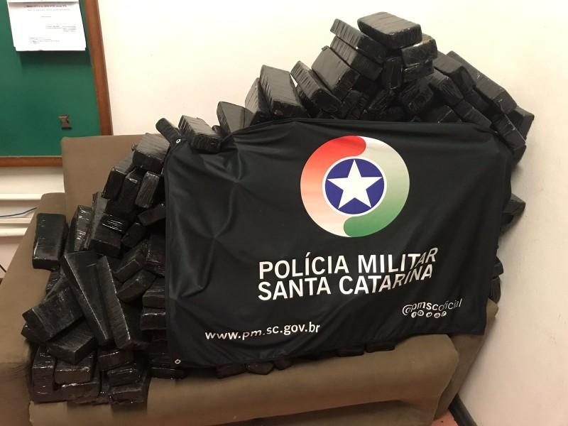 Traficante é preso com mais de 180 quilos de maconha na BR-101 em Passo de Torres