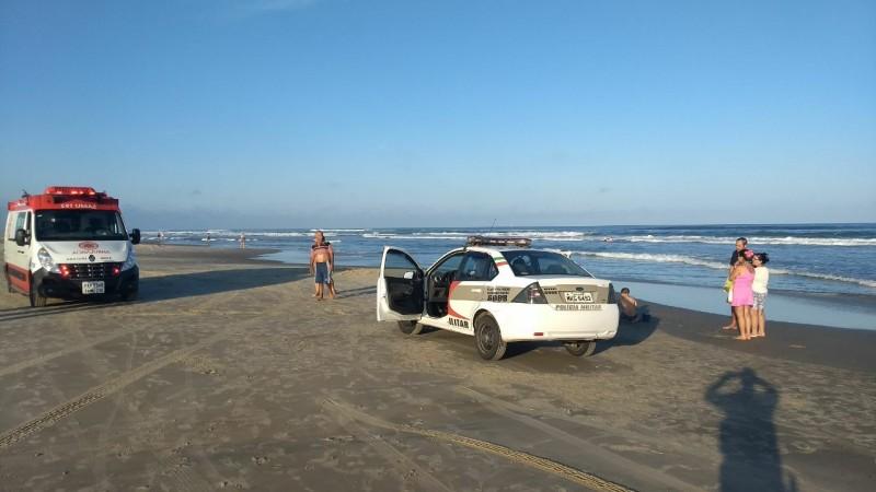 Mulher vítima de afogamento é socorrida no Balneário Rincão
