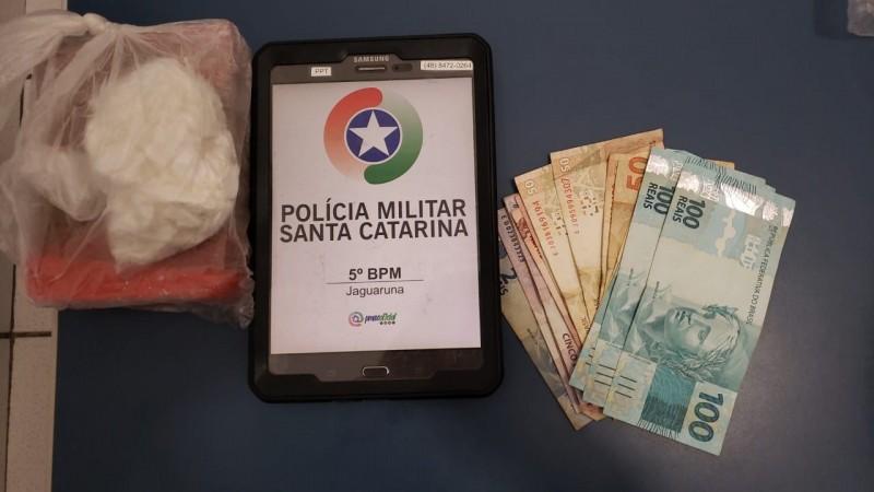 Criciumense é preso por tráfico de drogas em posto de combustíveis, em Jaguaruna