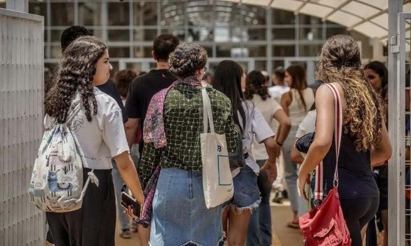 Pedidos de isenção da taxa do Enem podem ser feitos até sexta-feira 