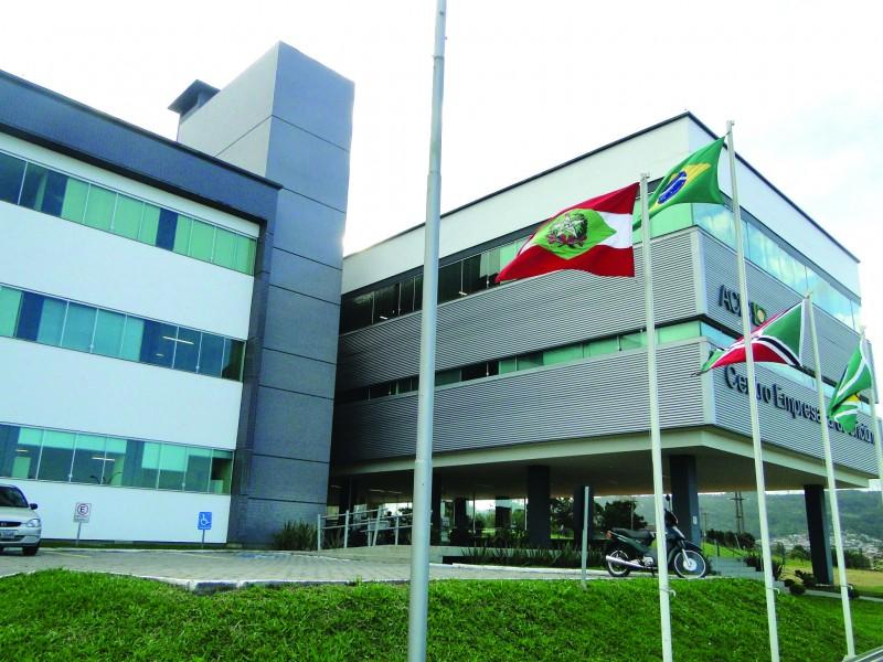 Acic inaugura espaço colaborativo, corporativo e cultural