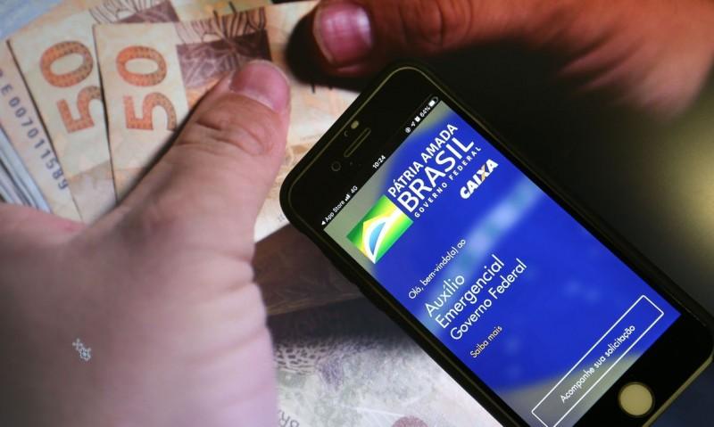 Caixa abre 751 agências hoje para pagar auxílio emergencial