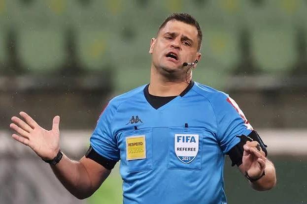 Rafael Tracci apita o jogo do Criciúma