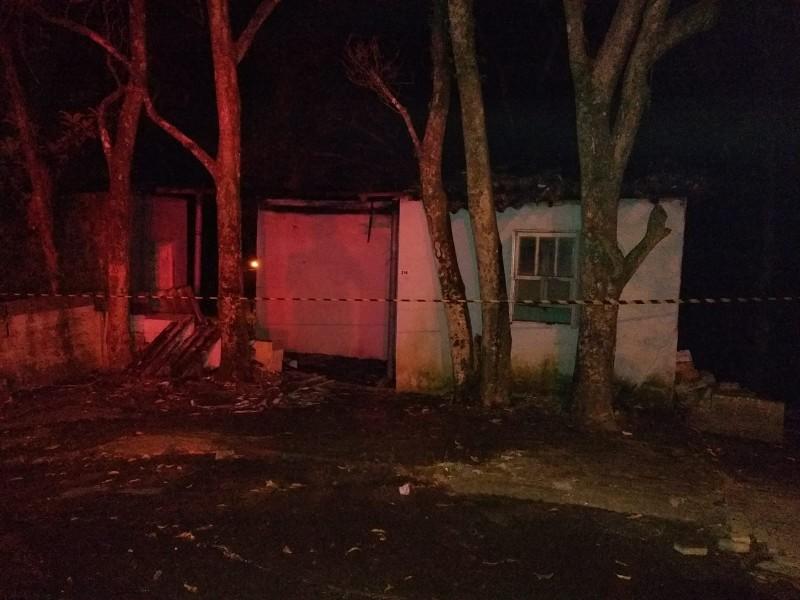 Casa abandonada é atingida por incêndio e mobiliza bombeiros em Criciúma 