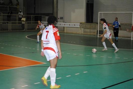 Gol sofrido muda rumo no futsal