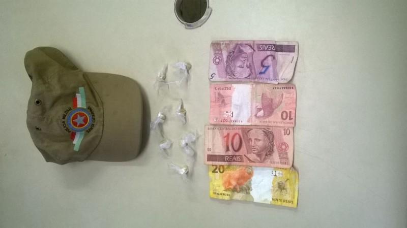 Adolescente é apreendido com sete pedras de crack 