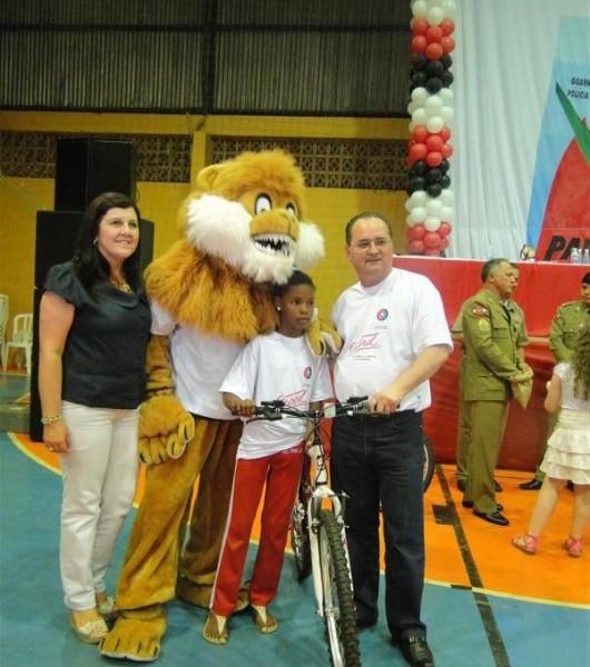 Proerd celebra dez anos em Içara e forma mais de 600 crianças