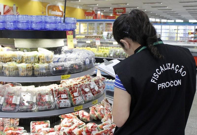 Procon aponta variação de preço de 484% entre supermercados de Criciúma