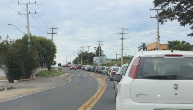 Fila na SC-445 em direção ao Balneário Rincão