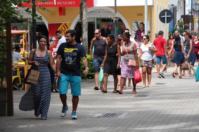 Metade dos consumidores ainda não efetuou as compras de Páscoa