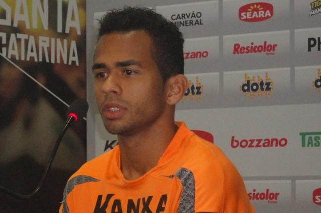 Sueliton destaca força do grupo na luta contra a degola