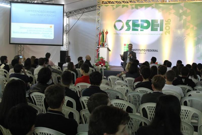 VÍDEO: Inovar em um mundo em transformação é desafio para estudantes