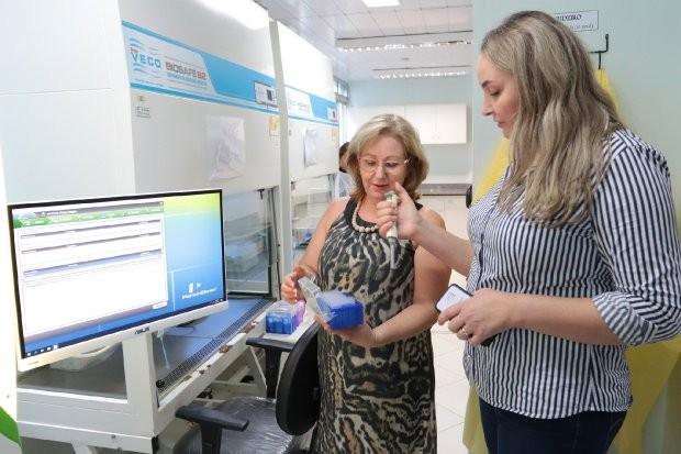 Santa Catarina recebe equipamento para agilizar testes de detecção de vírus respiratórios