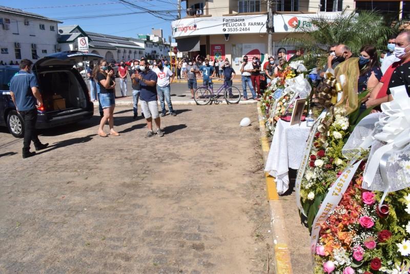 Moradores de Jacinto Machado prestam homenagem a Zezinho