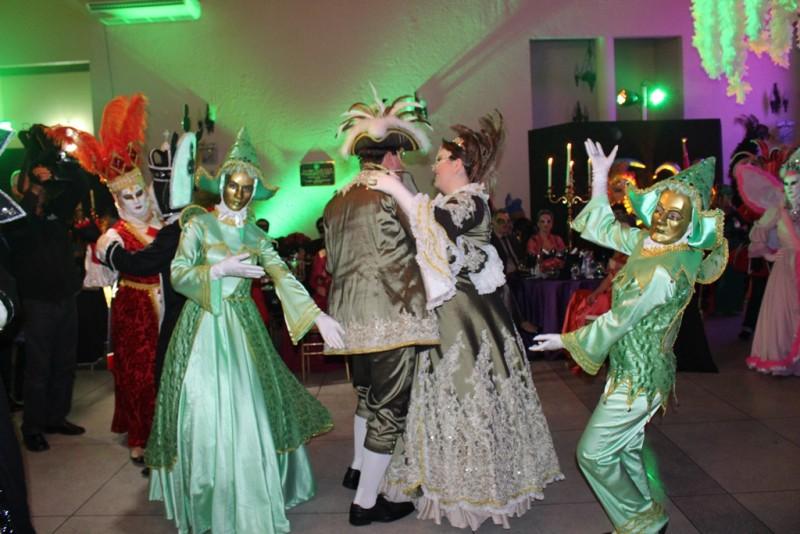Baile de Gala dá início aos festejos da Festa da Gastronomia