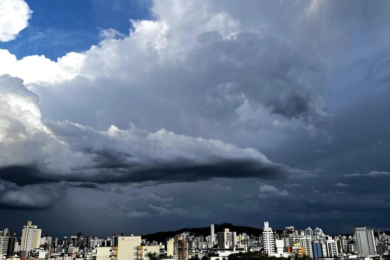 Circulação marítima mantém o tempo instável no Sul de SC neste domingo