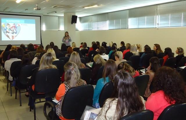Secretárias da área da saúde participam de curso de Excelência no Atendimento