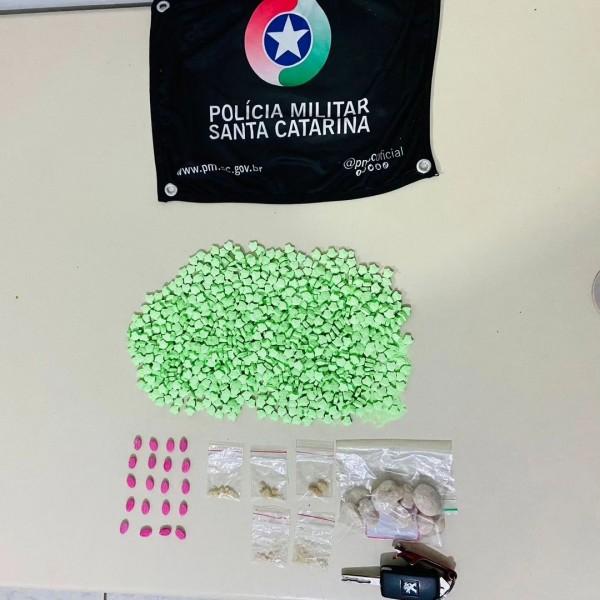 Imbituba: PM apreende mais de 800 comprimidos de ecstasy trazidos de Florianópolis na BR-101