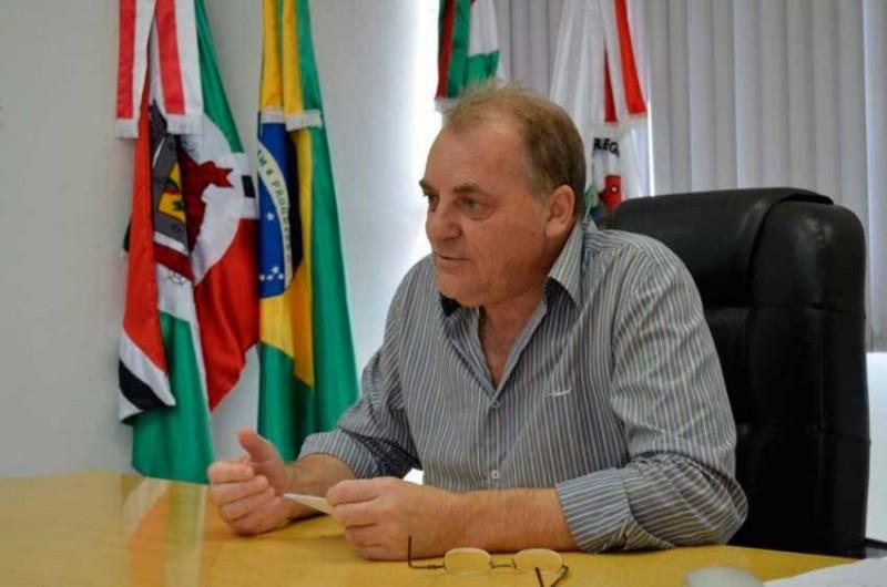 Vereadores definem redução de salários de assessores