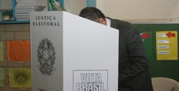 Celular e máquina fotográfica são proibidos na cabine de votação