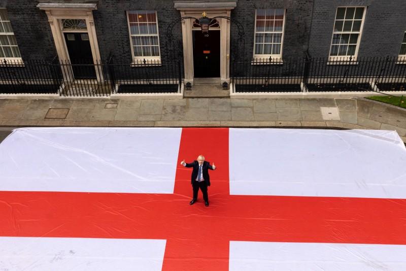 Máscaras não serão mais necessárias na Inglaterra