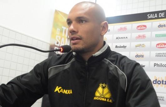 Marcel é dúvida para duelo com o Flamengo