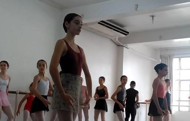 Alunas da Cia de Balé de Içara participam de cursos no RS e SP