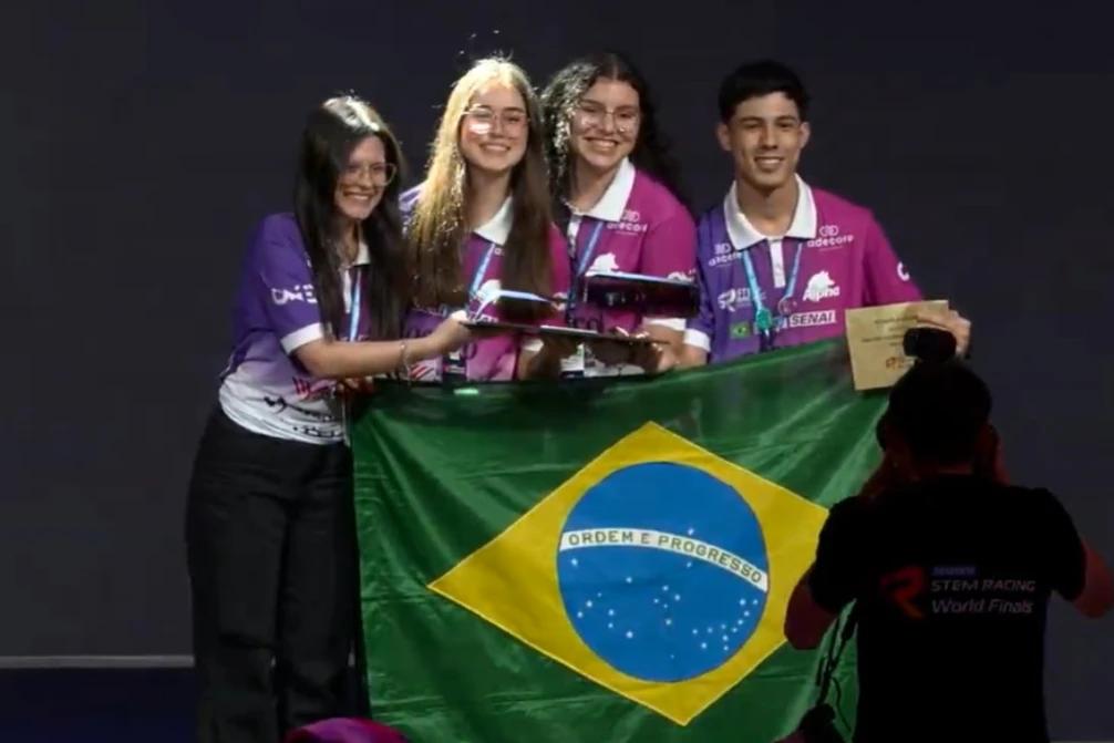 Escola de Criciúma é premiada em mundial de robótica inspirado na Fórmula 1
