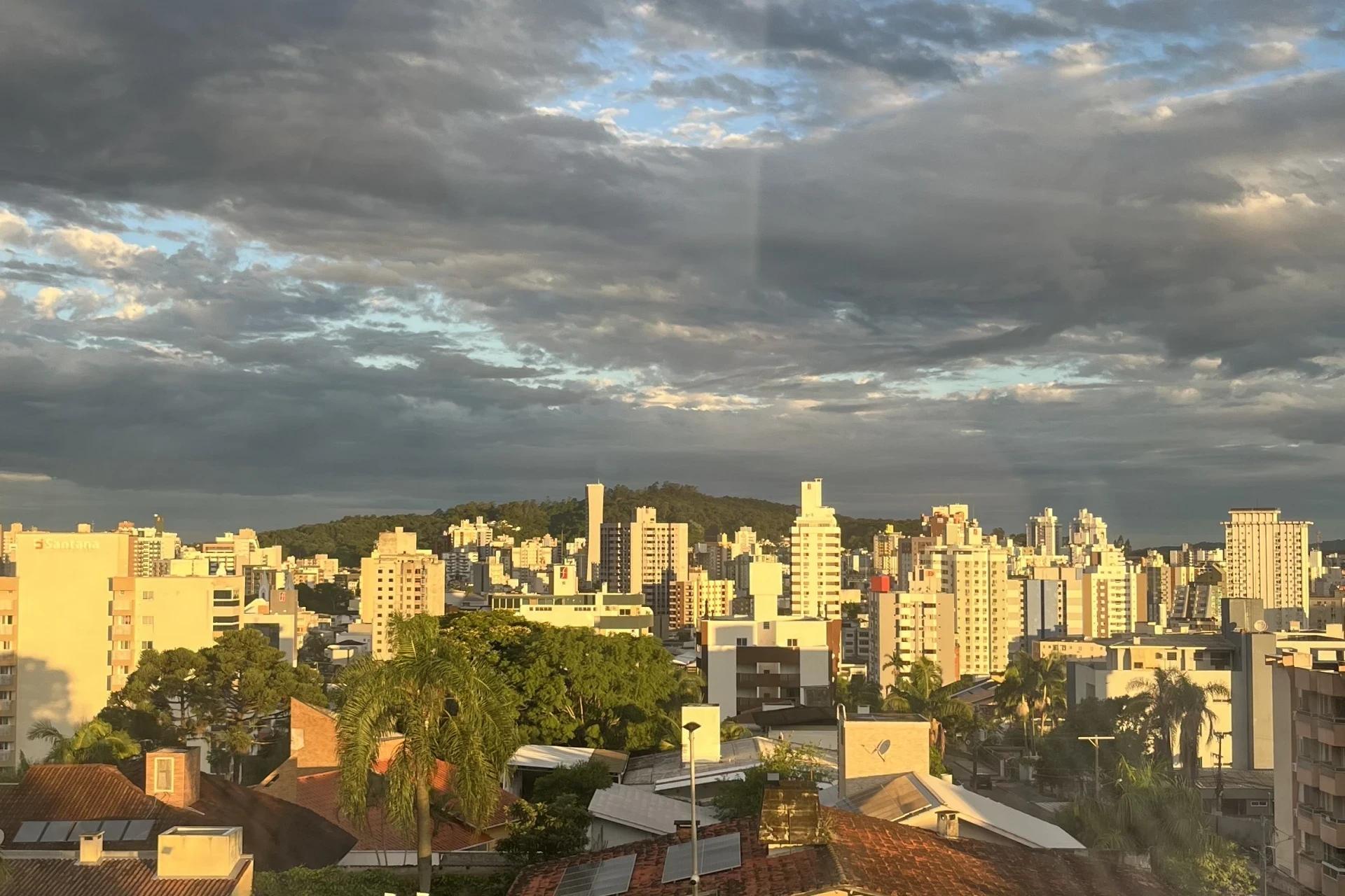Sol, chuva e calor: semana terá variações no clima em Criciúma e região; veja a previsão