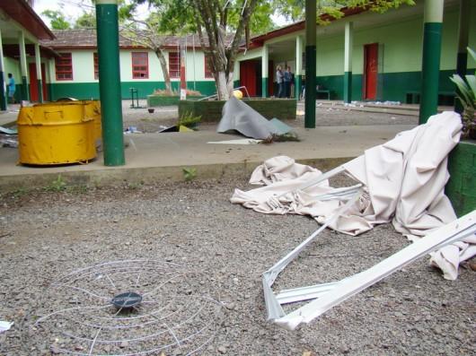 Escola é alvo de vandalismo no São Defende