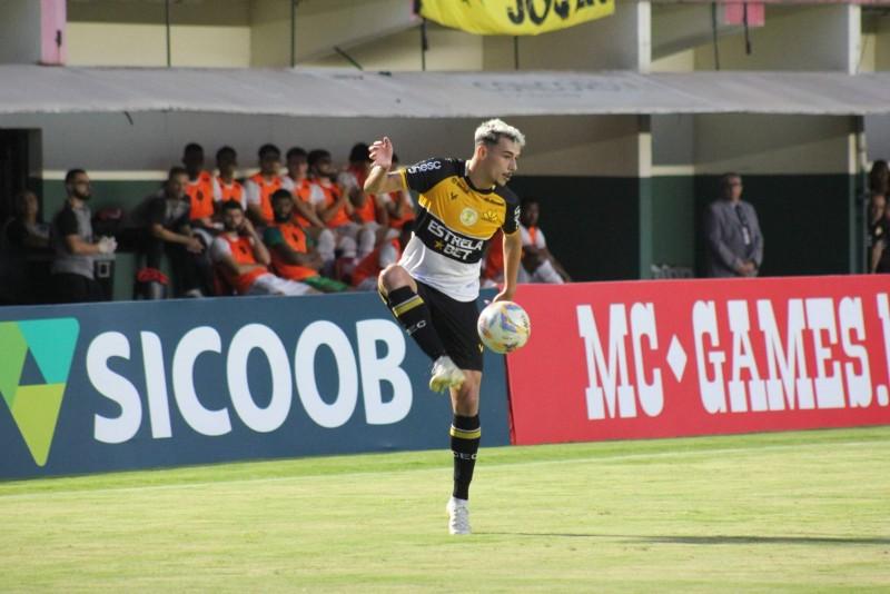 Claudinho projeta jogo difícil contra Avaí: 'vamos para vencer'