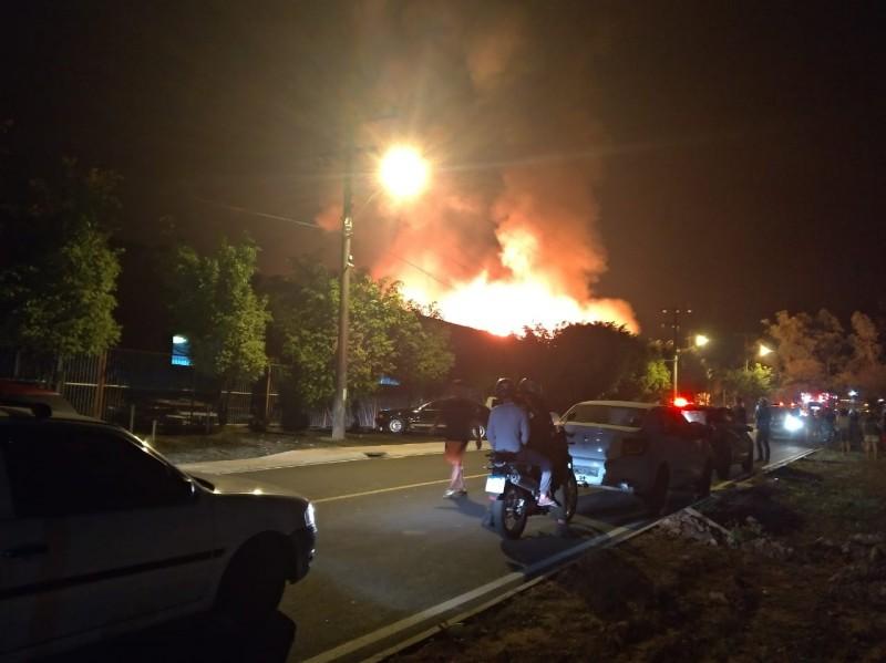 Incêndio atinge empresa de reciclagem de solventes em Criciúma