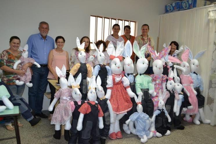 Cocal do Sul prepara decoração para a Páscoa