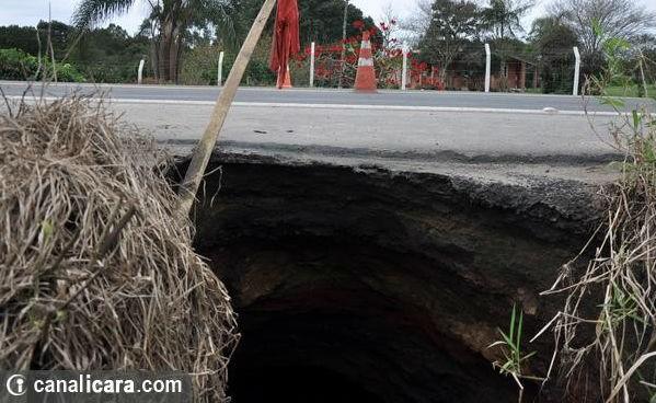 Deinfra inicia conserto da SC-445 na localidade de Sanga Funda 