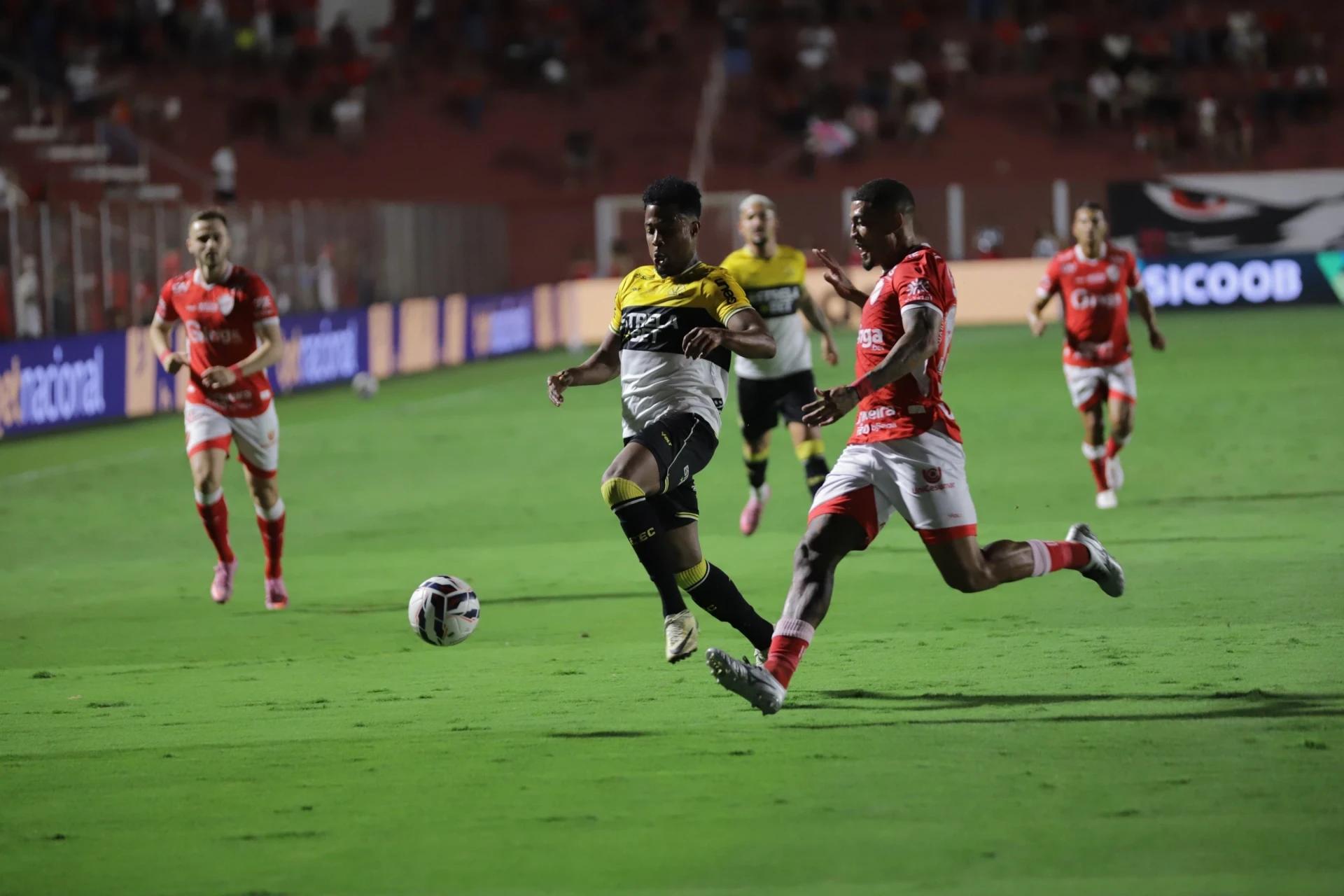 Criciúma sai atrás do placar, mas arranca empate contra o Vila Nova