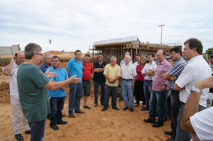 Obras da Via Rápida em Içara são vistoriadas por vereadores