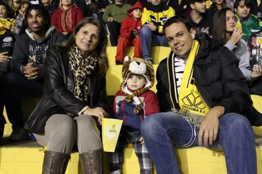 Torcedores tricolores prestigiam amistoso que acabou em empate